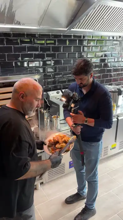 Content-Shooting am Grill bei Peris Chicken